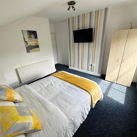 Spacious 2 Bed Flat In Londra Esterno foto